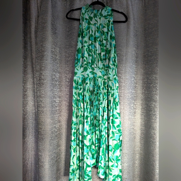 Halogen Floral Pleated Sharkbite Hem Midi Dress - Picture 4 of 9